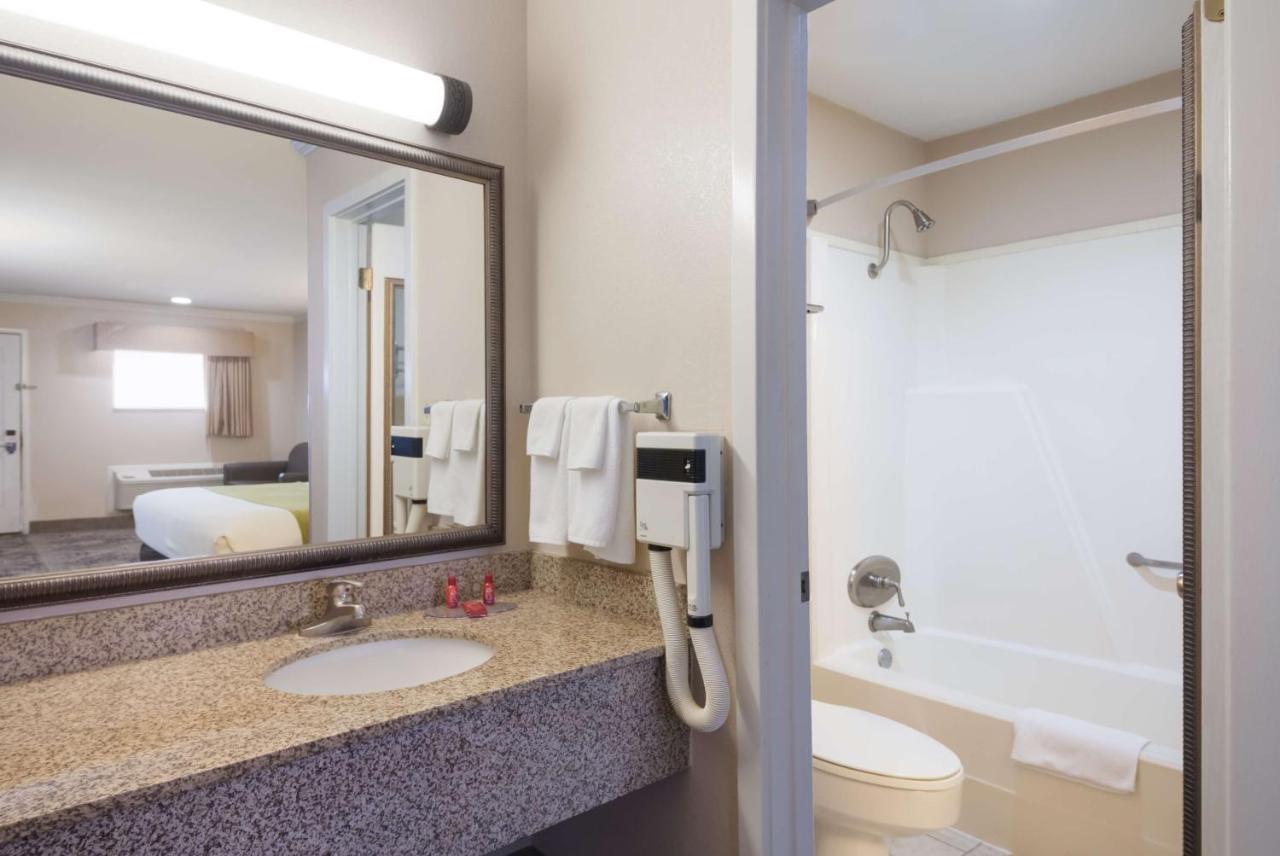 Surestay Hotel By Best Western Rockdale Extérieur photo