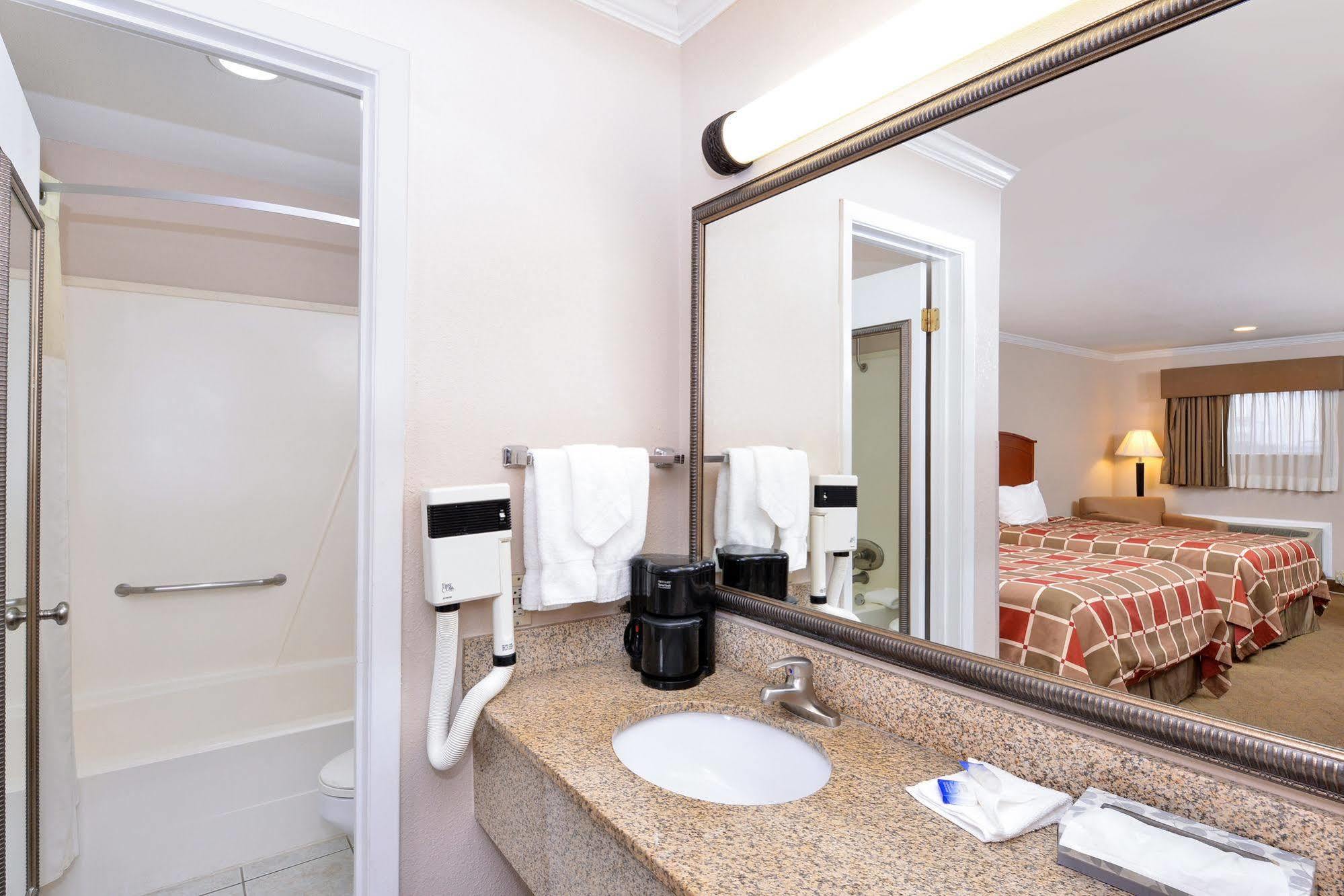 Surestay Hotel By Best Western Rockdale Extérieur photo